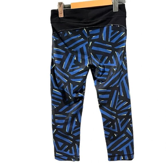 Under Armour blue and black abstract capri workout pants size small - Picture 5 of 6